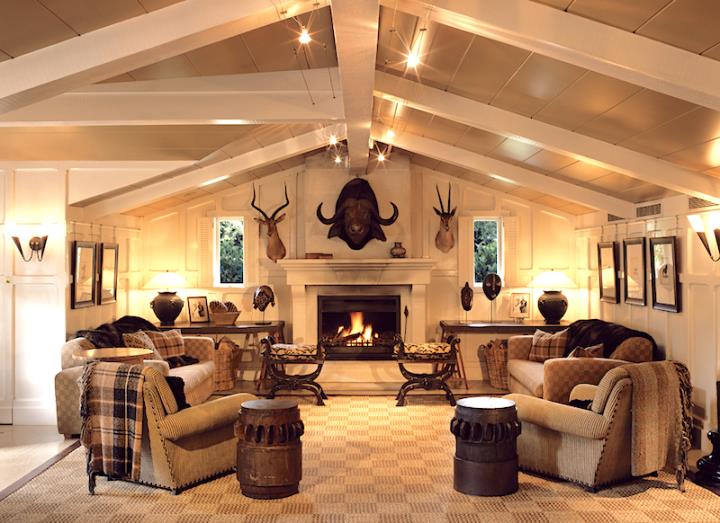 Luxurious room with a fireplace and sofas